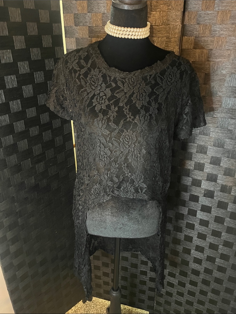Black Lace High-Low Short Sleeve Women's Top
